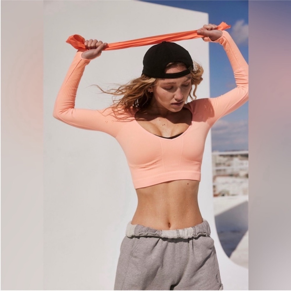 FP Movement by Free People Peach Long Sleeve Cropped Seamless Top NWOT - Picture 2 of 10